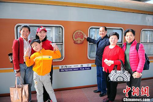 DЇοڒЇյ܇ǰӰ<a target='_blank'  _fcksavedurl='http://www.chinanews.com/'><p class=